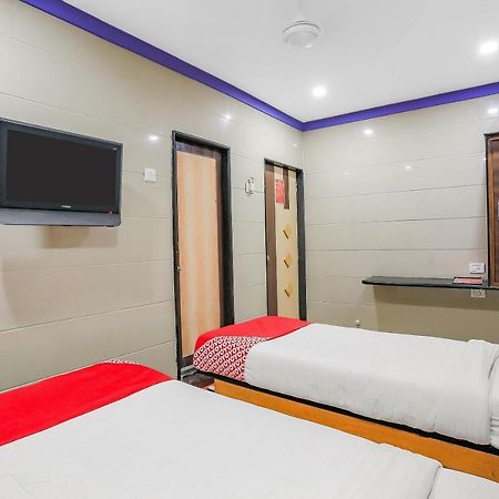 סוראט Oyo 10697 Hotel Suraj Inn מראה חיצוני תמונה